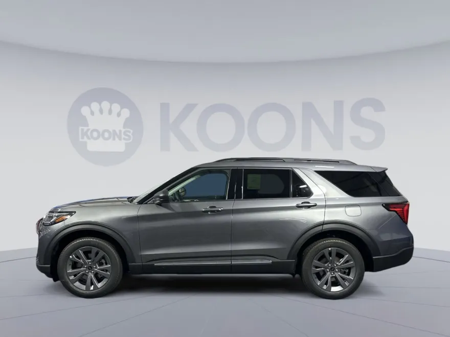 2025 Ford Explorer photo 1