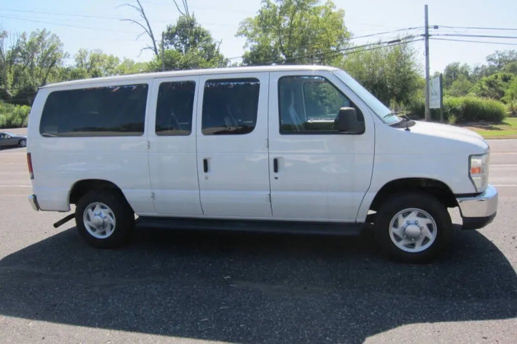 2011 Ford E-150 photo 1