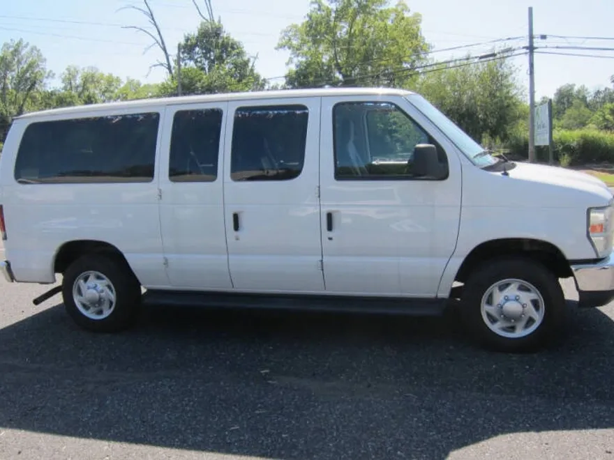 2011 Ford E-150 photo 1