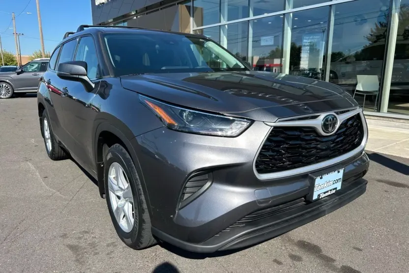 2022 Toyota Highlander L photo 1