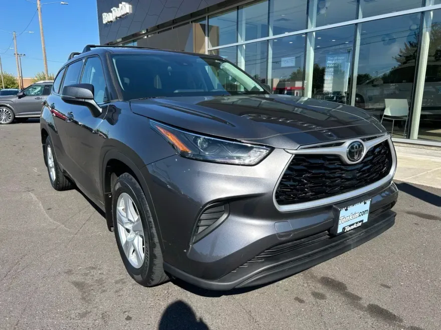 2022 Toyota Highlander L photo 1