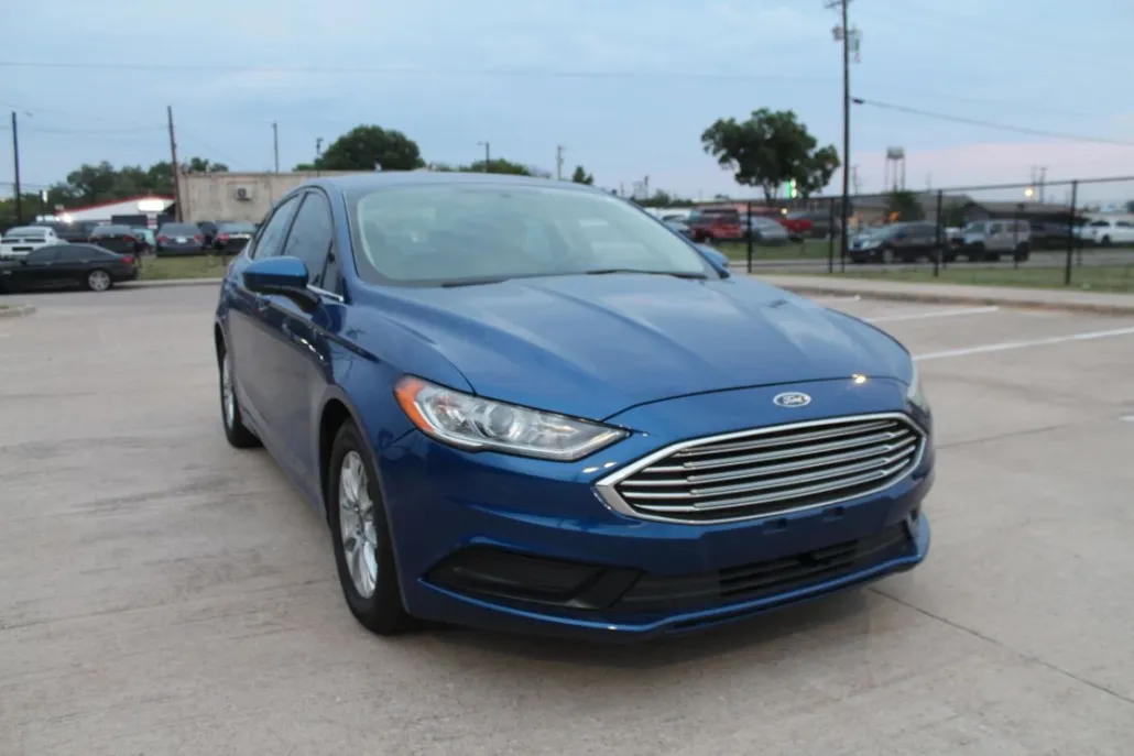 2017 Ford Fusion S photo 1