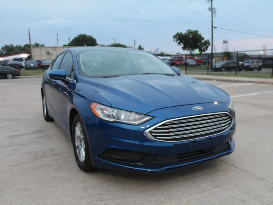 2017 Ford Fusion S photo 1