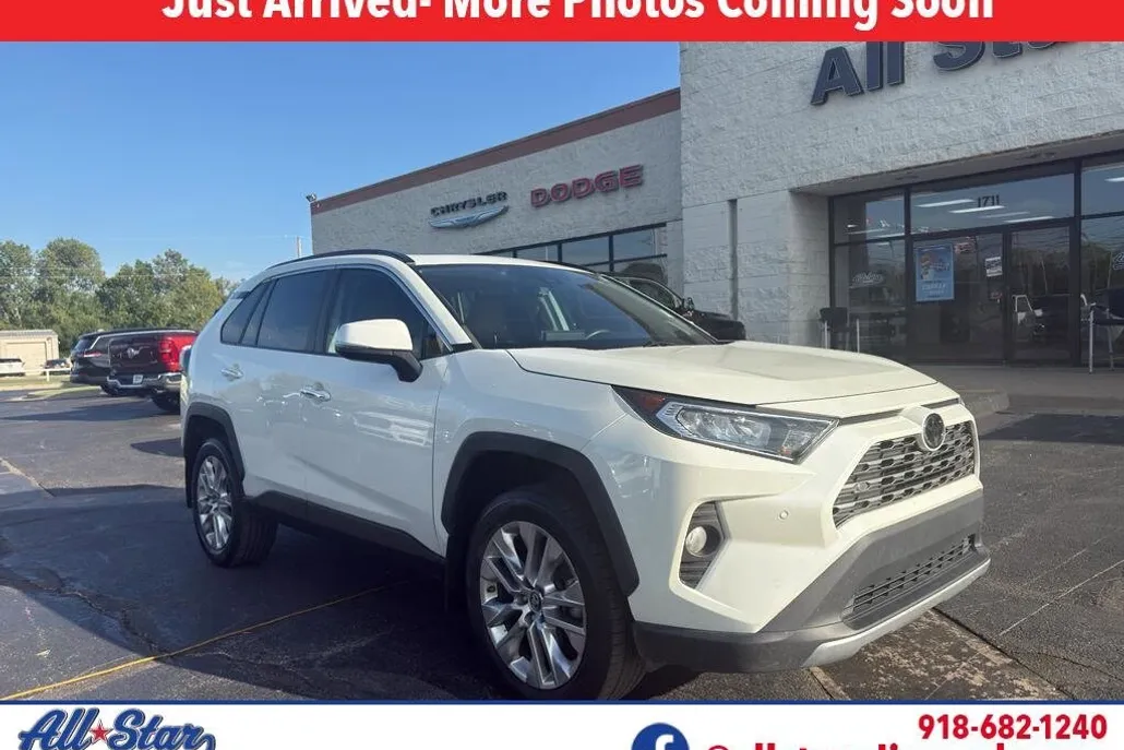 2019 Toyota RAV4 Limited photo 1