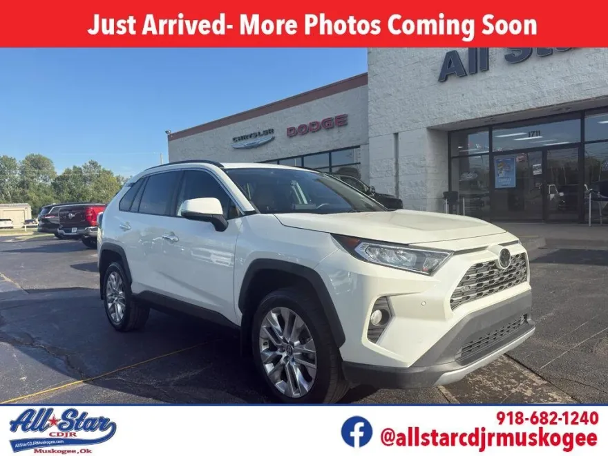 2019 Toyota RAV4 Limited photo 1