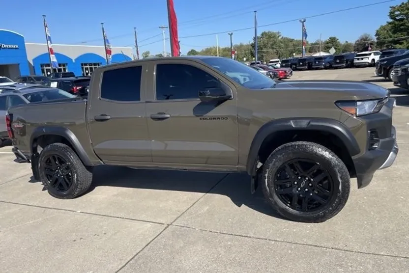 2024 Chevrolet Colorado Trail Boss photo 1