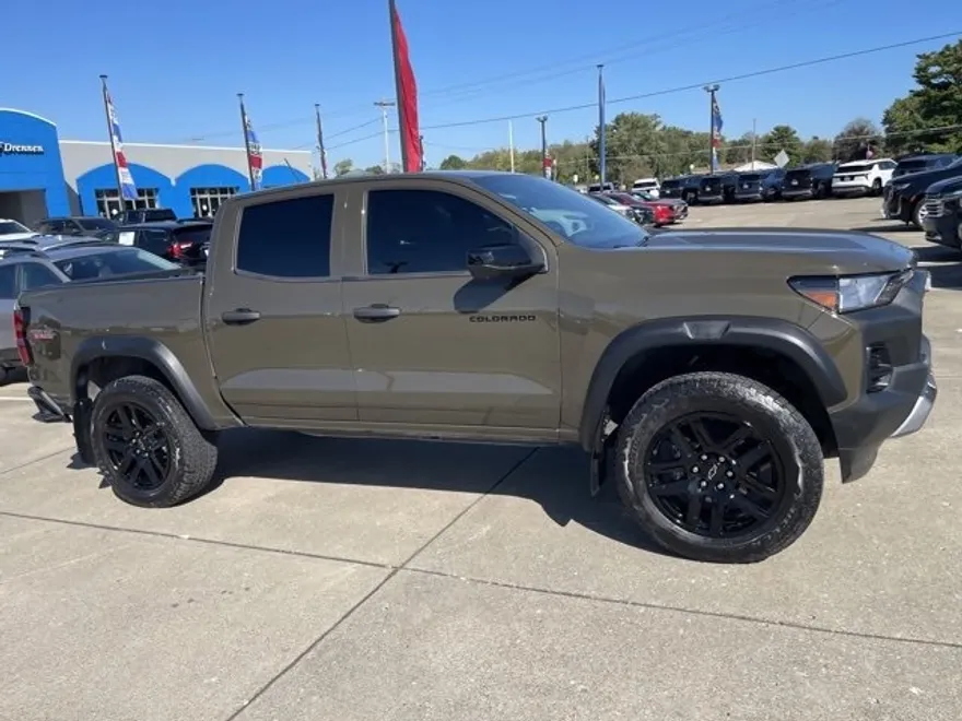 2024 Chevrolet Colorado Trail Boss photo 1