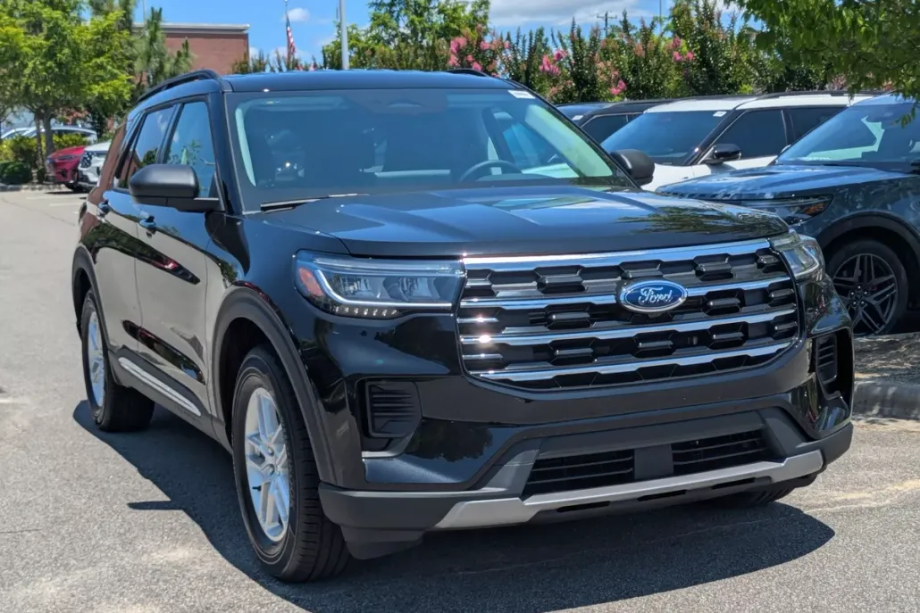 2025 Ford Explorer photo 1