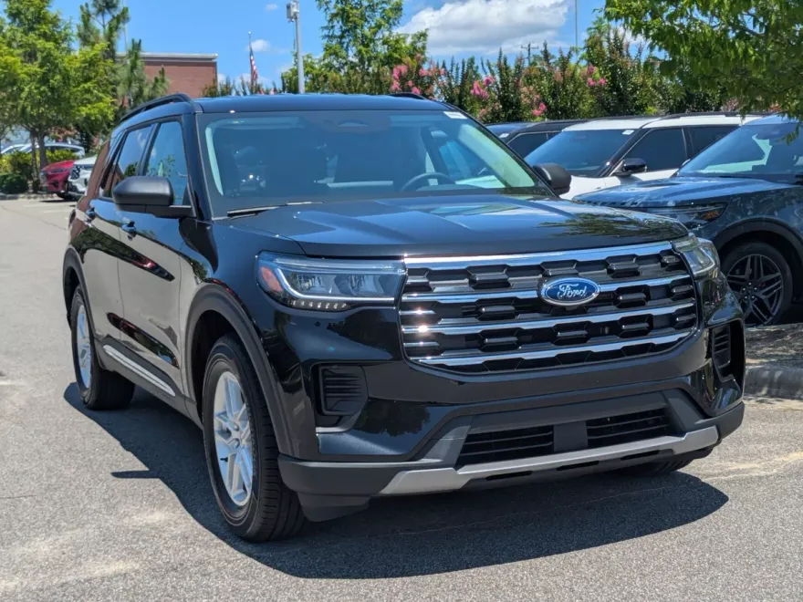 2025 Ford Explorer photo 1