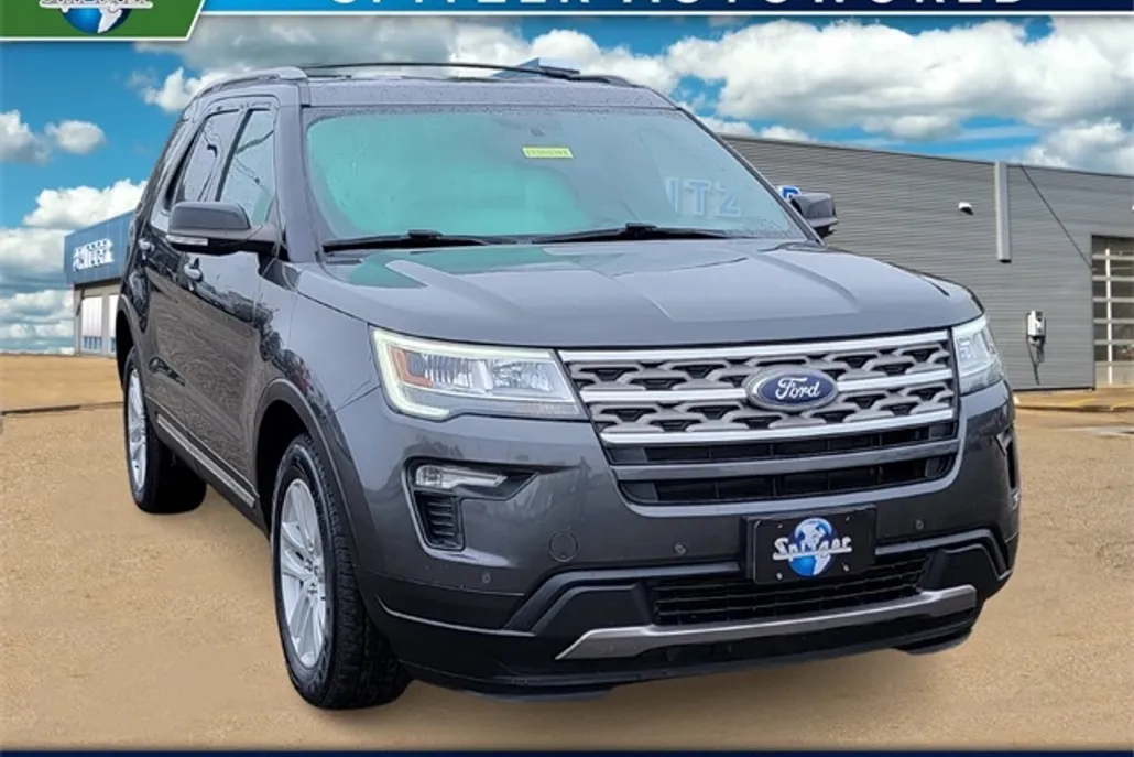 2018 Ford Explorer XLT photo 1