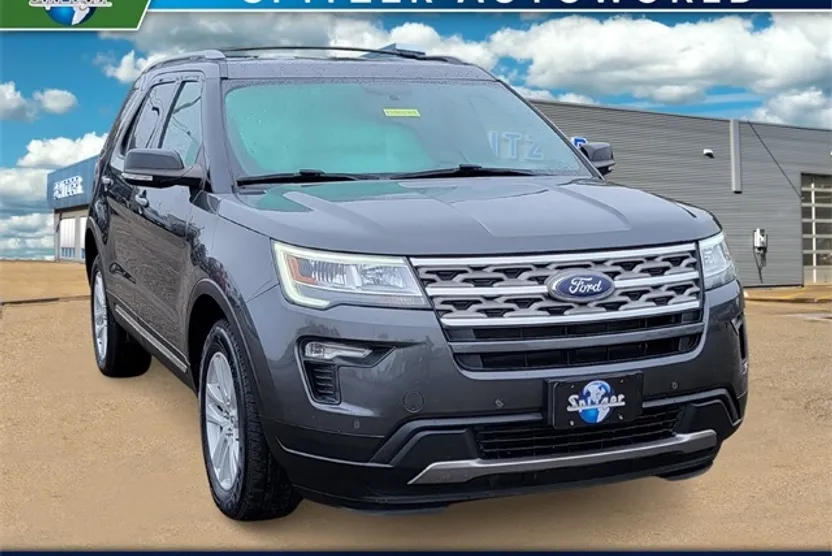 2018 Ford Explorer XLT photo 1