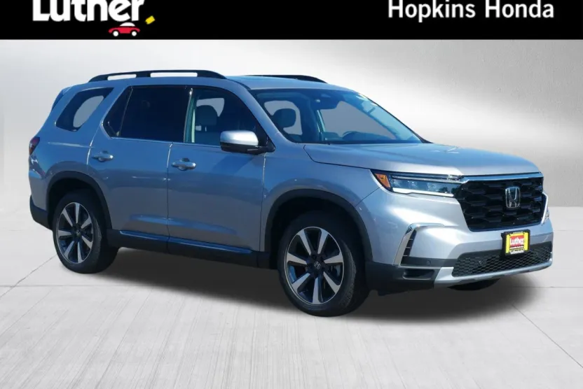 2025 Honda Pilot Touring photo 1