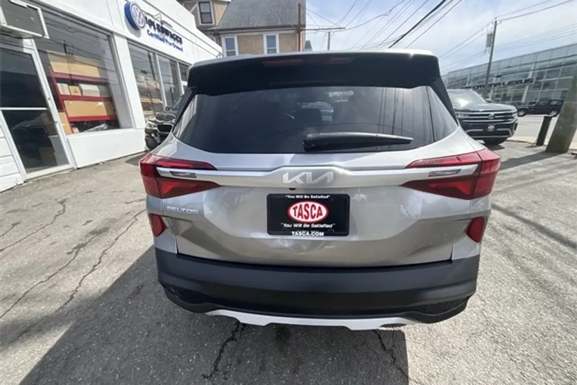 2022 Kia Seltos LX photo 1