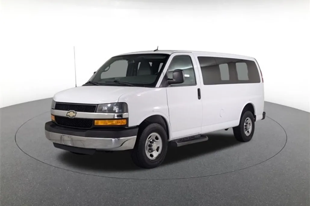 2015 Chevrolet Express 2500 LT photo 1
