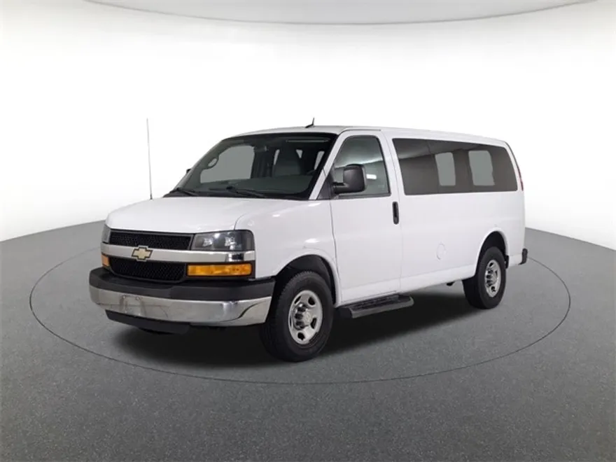 2015 Chevrolet Express 2500 LT photo 1
