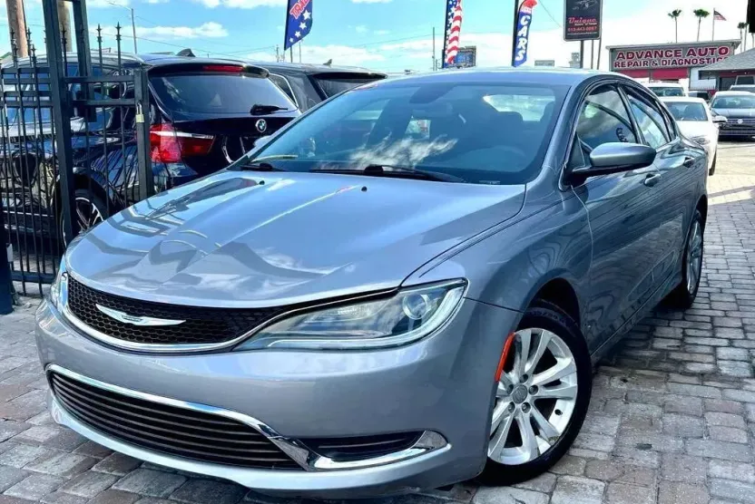 2016 Chrysler 200 Limited photo 1