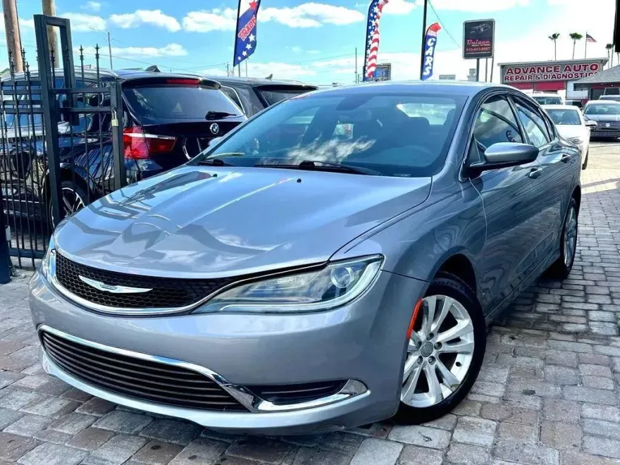 2016 Chrysler 200 Limited photo 1