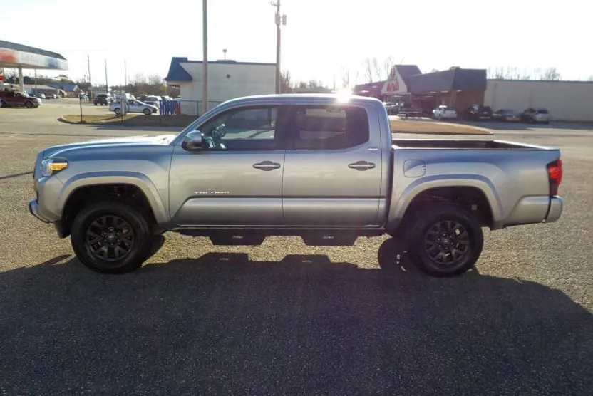2022 Toyota Tacoma SR5 V6 photo 1