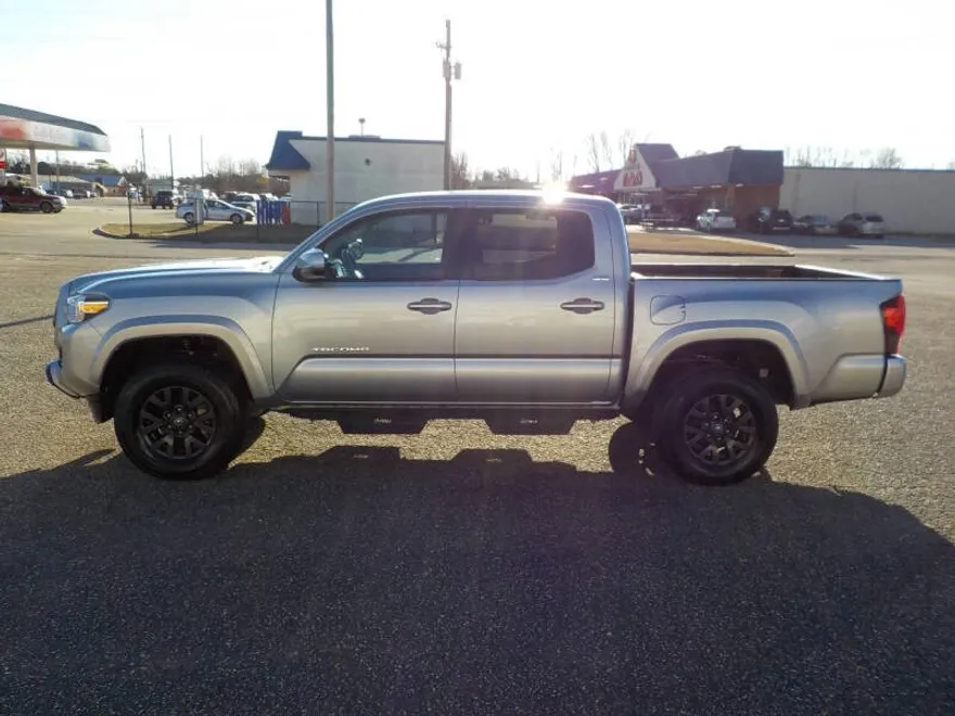 2022 Toyota Tacoma SR5 V6 photo 1