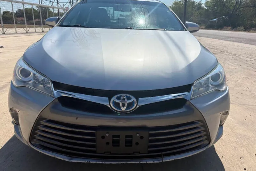 2015 Toyota Camry Hybrid XLE photo 1