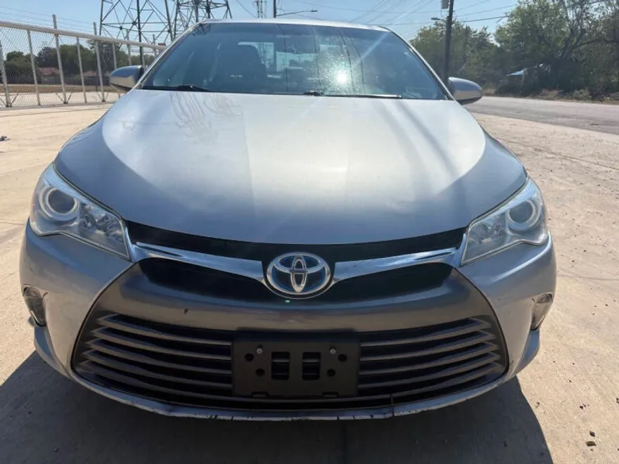 2015 Toyota Camry Hybrid XLE photo 1