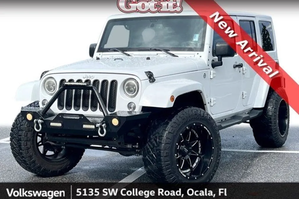 2014 Jeep Wrangler Unlimited Sahara photo 1