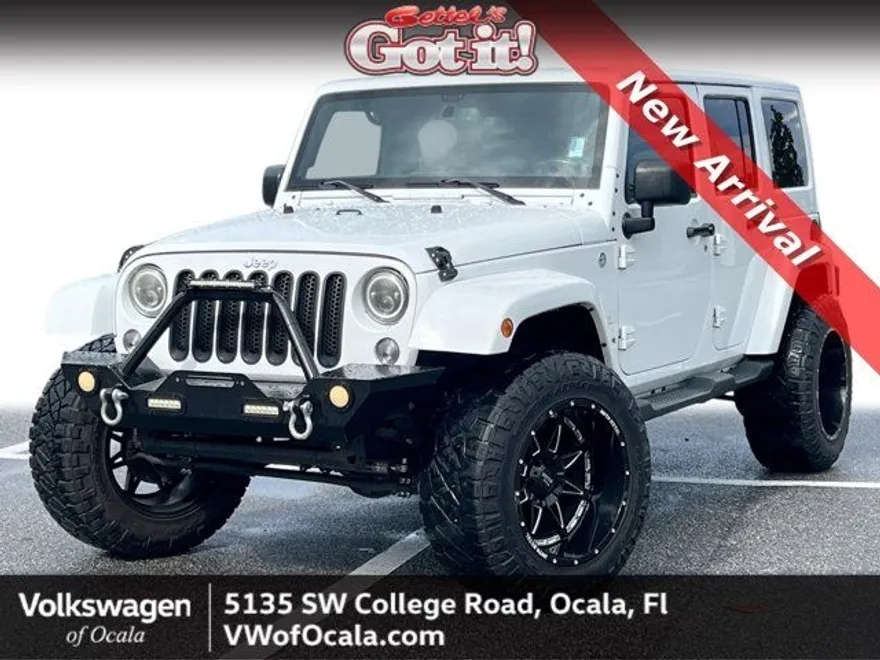 2014 Jeep Wrangler Unlimited Sahara photo 1