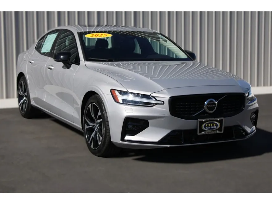 2025 Volvo S60 Core B5 AWD photo 1