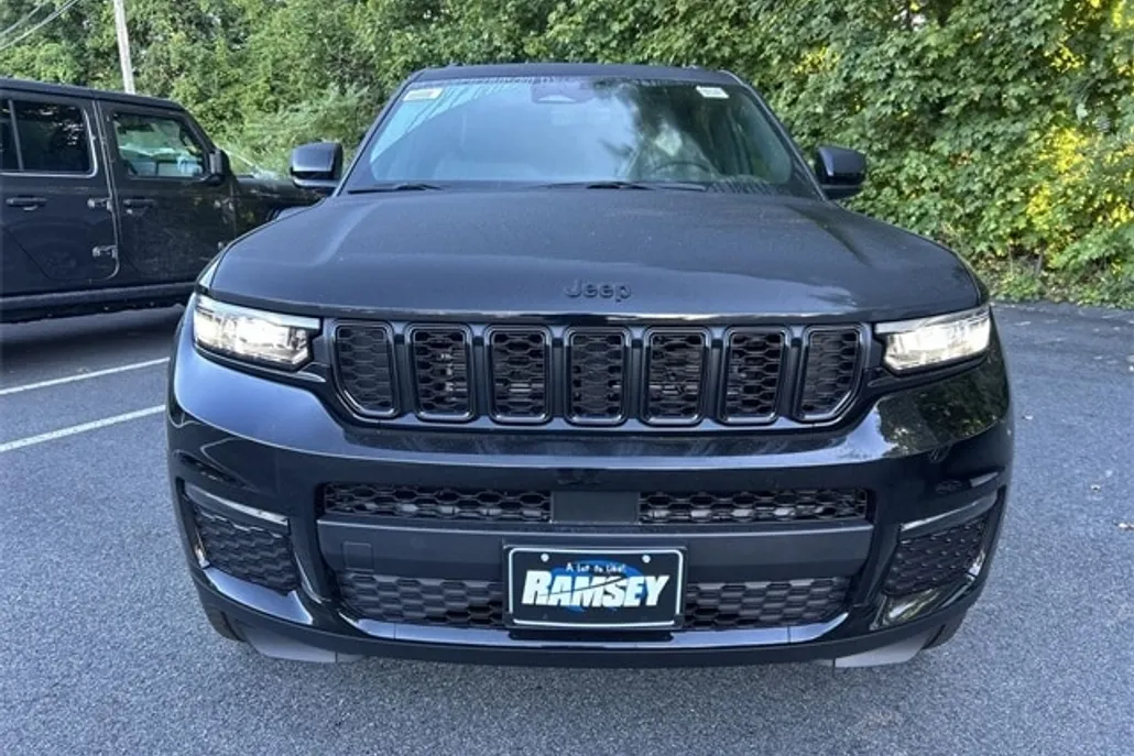 2025 Jeep Grand Cherokee Limited photo 1