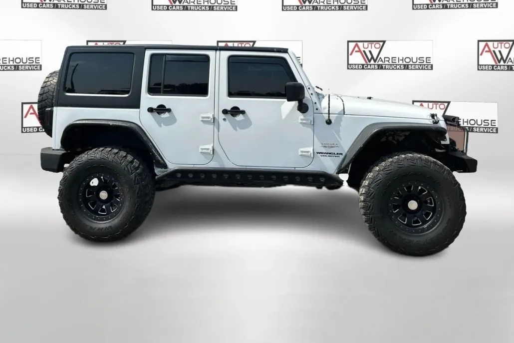 2013 Jeep Wrangler Unlimited Sahara photo 1