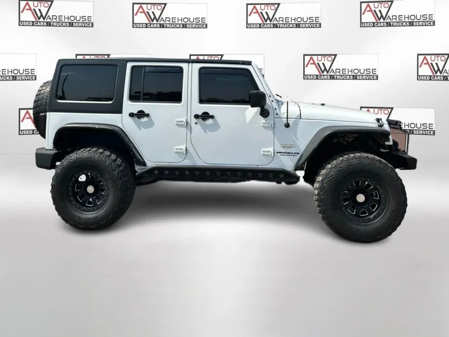 2013 Jeep Wrangler Unlimited Sahara photo 1