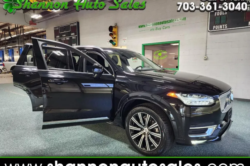 2023 Volvo XC90 AWD Plus photo 1