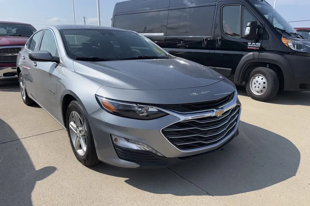 2024 Chevrolet Malibu 1LT photo 1