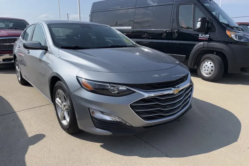2024 Chevrolet Malibu 1LT photo 1