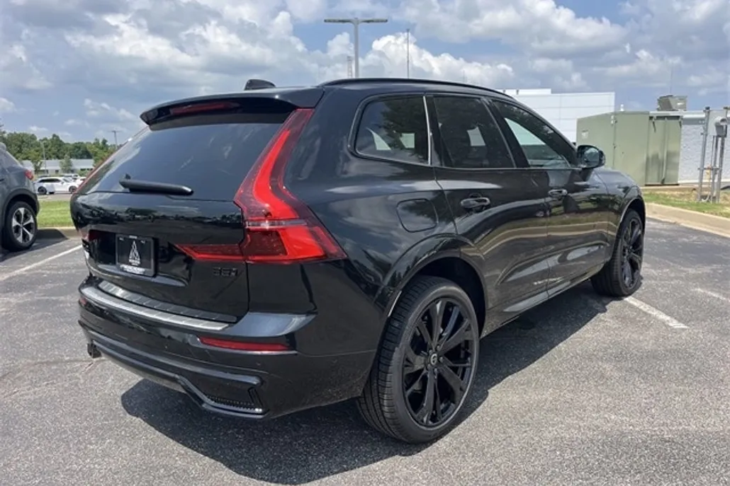 2026 Volvo XC60 B5 Black Edition photo 1