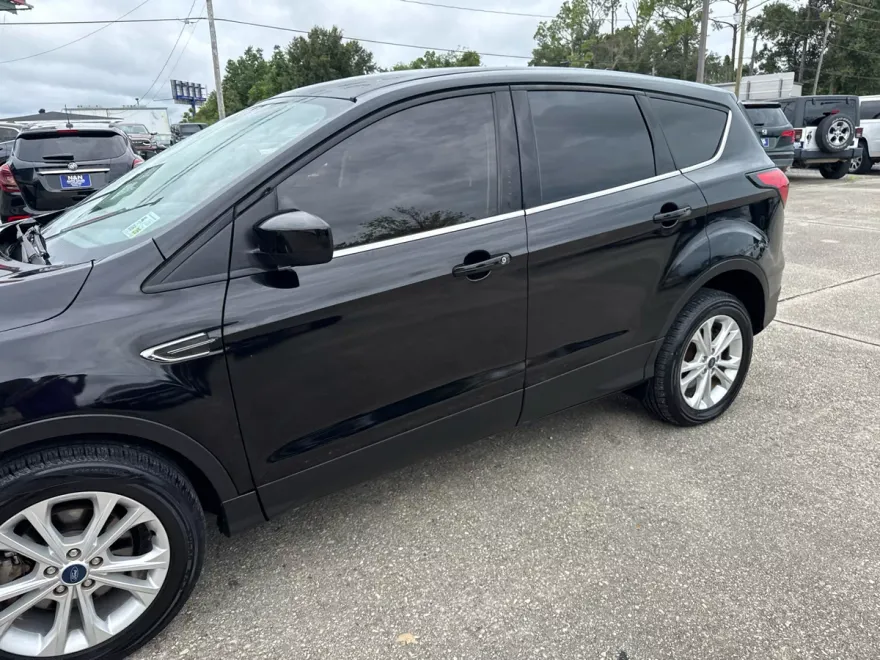 2019 Ford Escape SE photo 1
