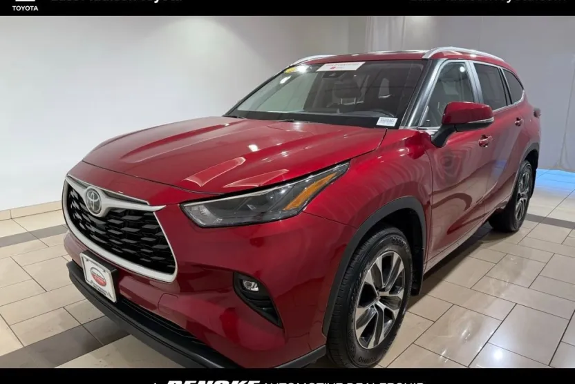 2023 Toyota Highlander XLE photo 1