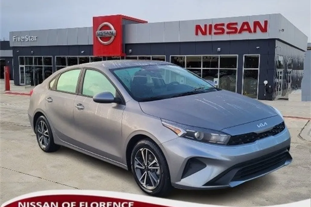 2023 Kia Forte LXS photo 1