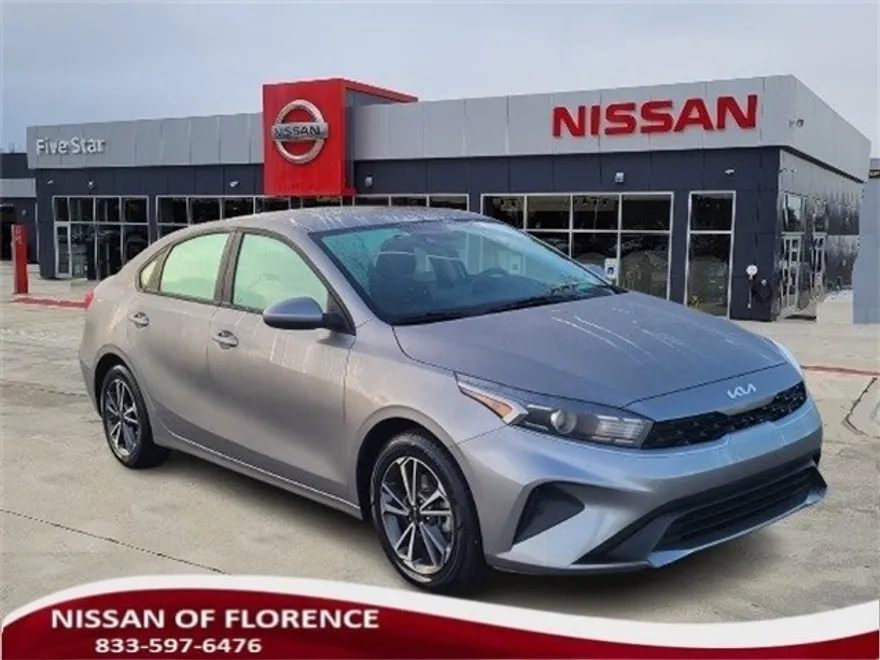 2023 Kia Forte LXS photo 1