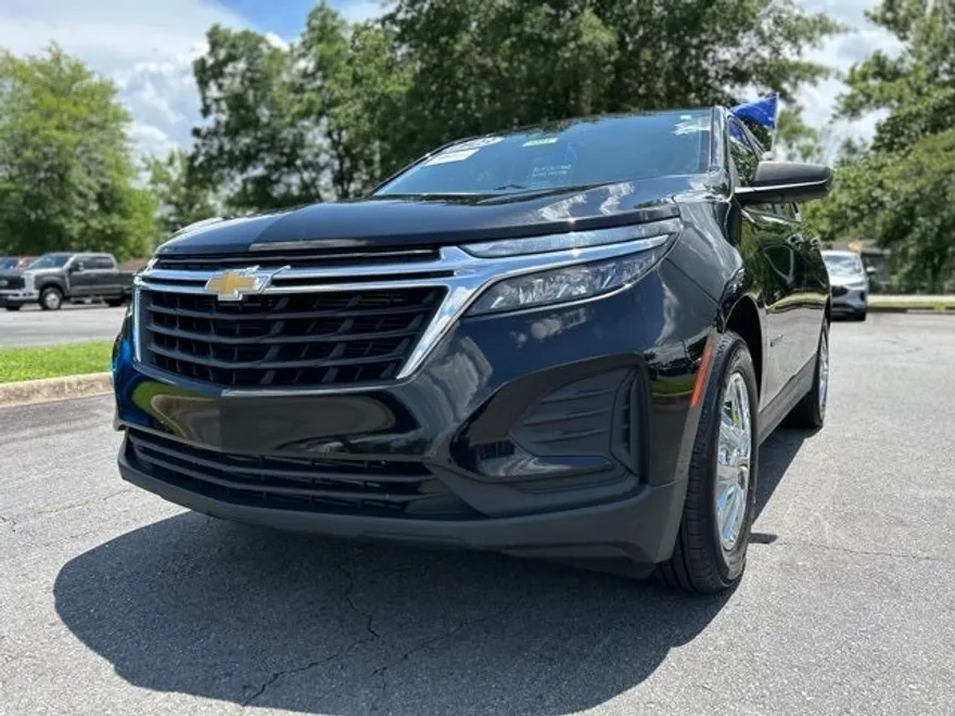 2023 Chevrolet Equinox LS photo 1