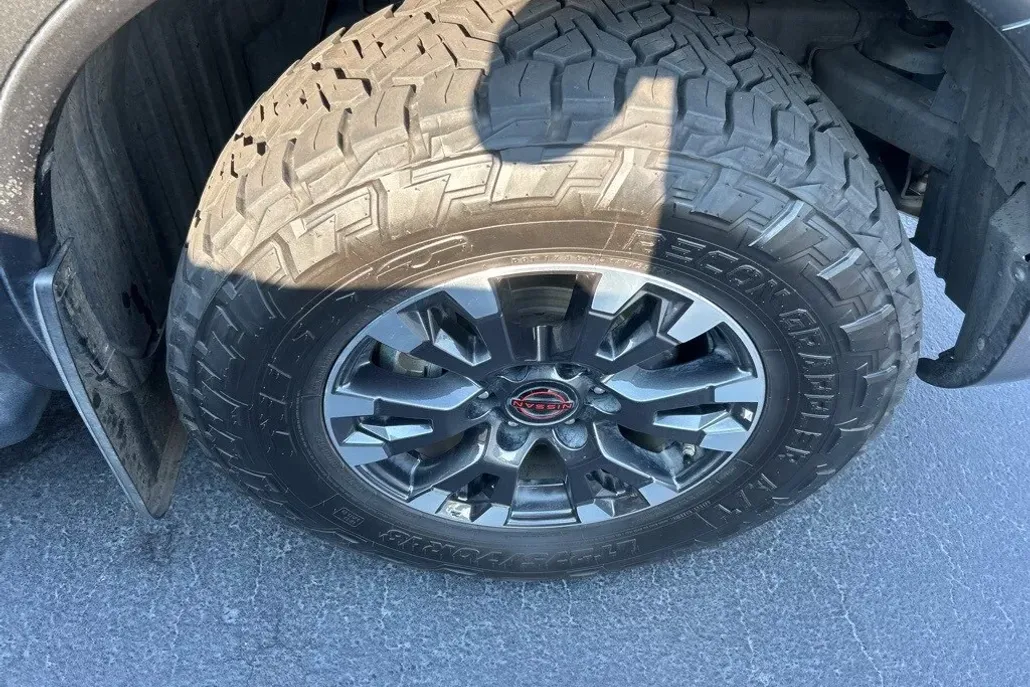2023 Nissan Titan PRO-4X photo 1