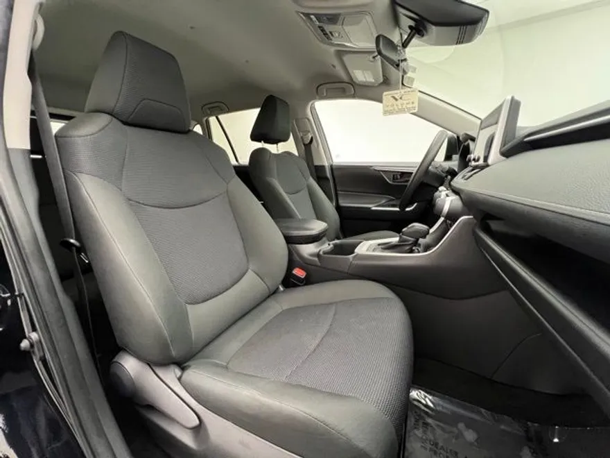 2024 Toyota RAV4 LE photo 1