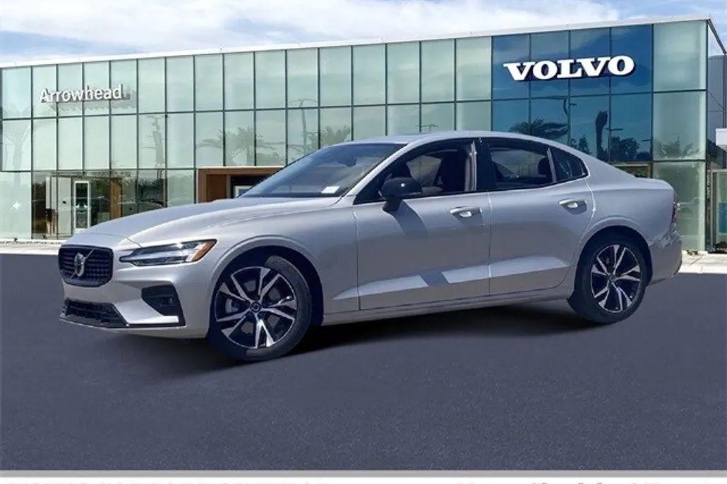 2024 Volvo S60 B5 Plus photo 1