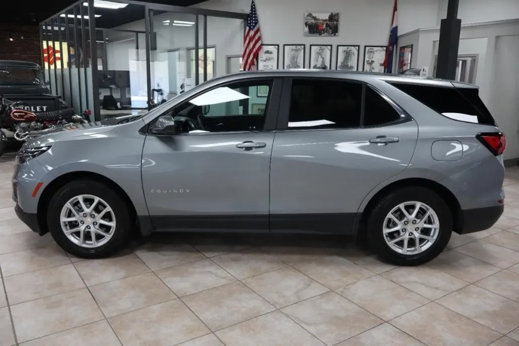 2023 Chevrolet Equinox LT photo 1