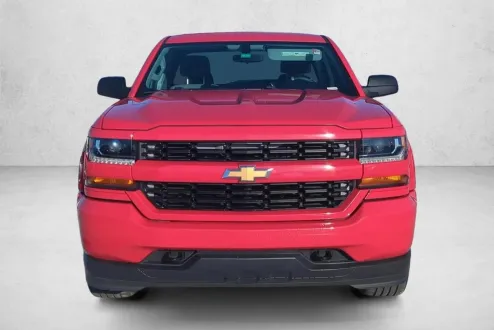 2017 Chevrolet Silverado 1500 Custom photo 2