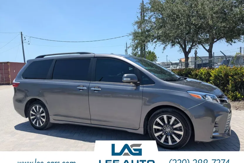 2020 Toyota Sienna Limited photo 1