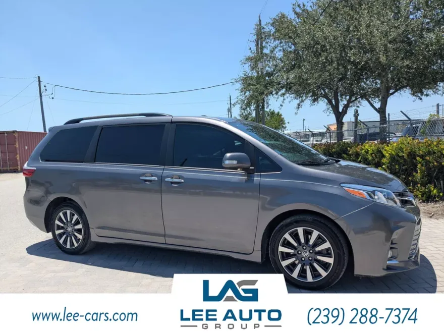 2020 Toyota Sienna Limited photo 1