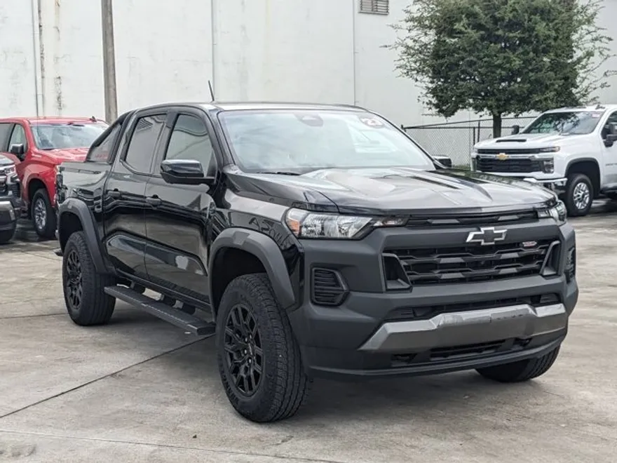 2023 Chevrolet Colorado Trail Boss photo 1