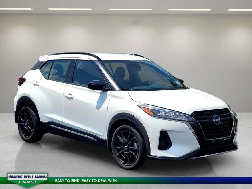 2024 Nissan Kicks SR photo 1