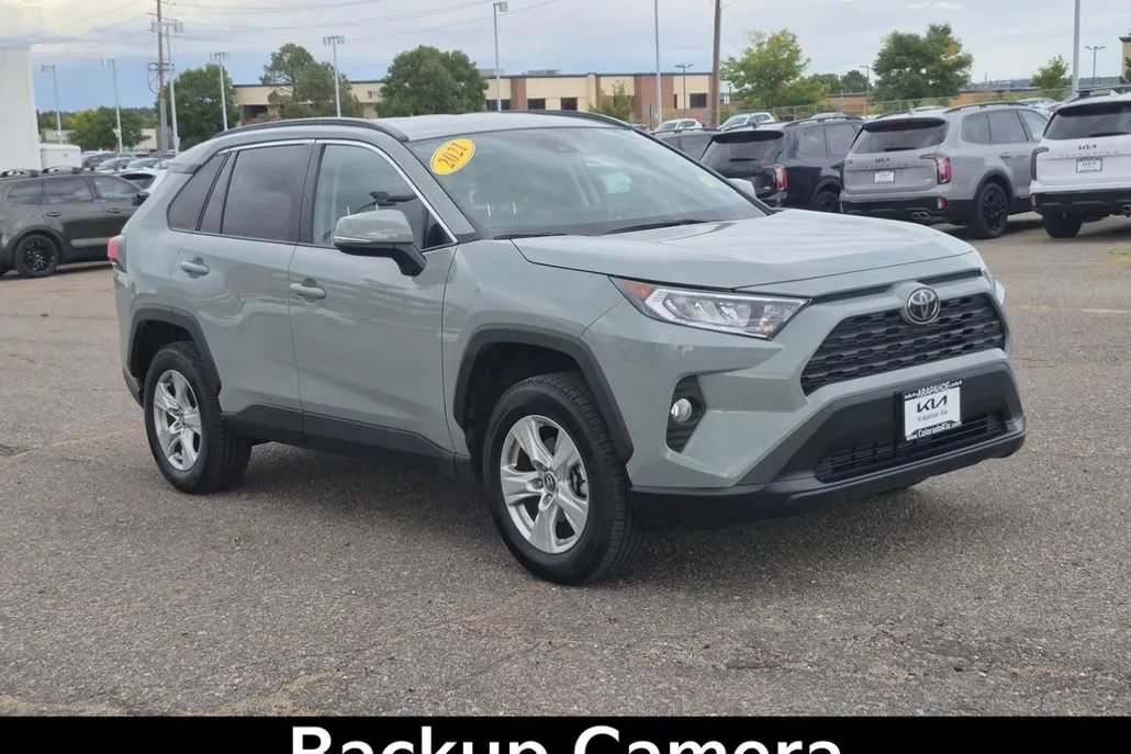 2021 Toyota RAV4 XLE photo 1